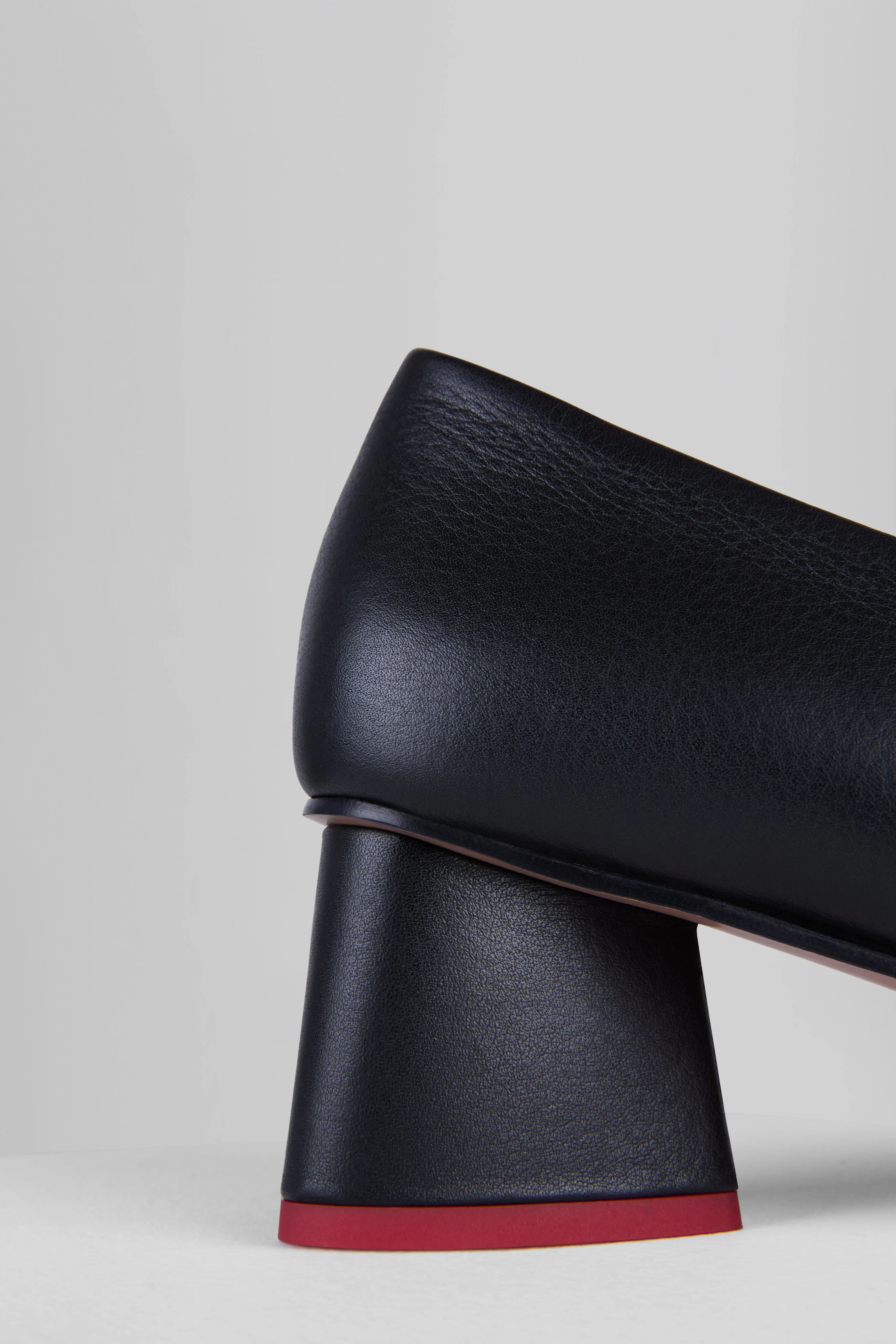 Spacco Pumps in Nero