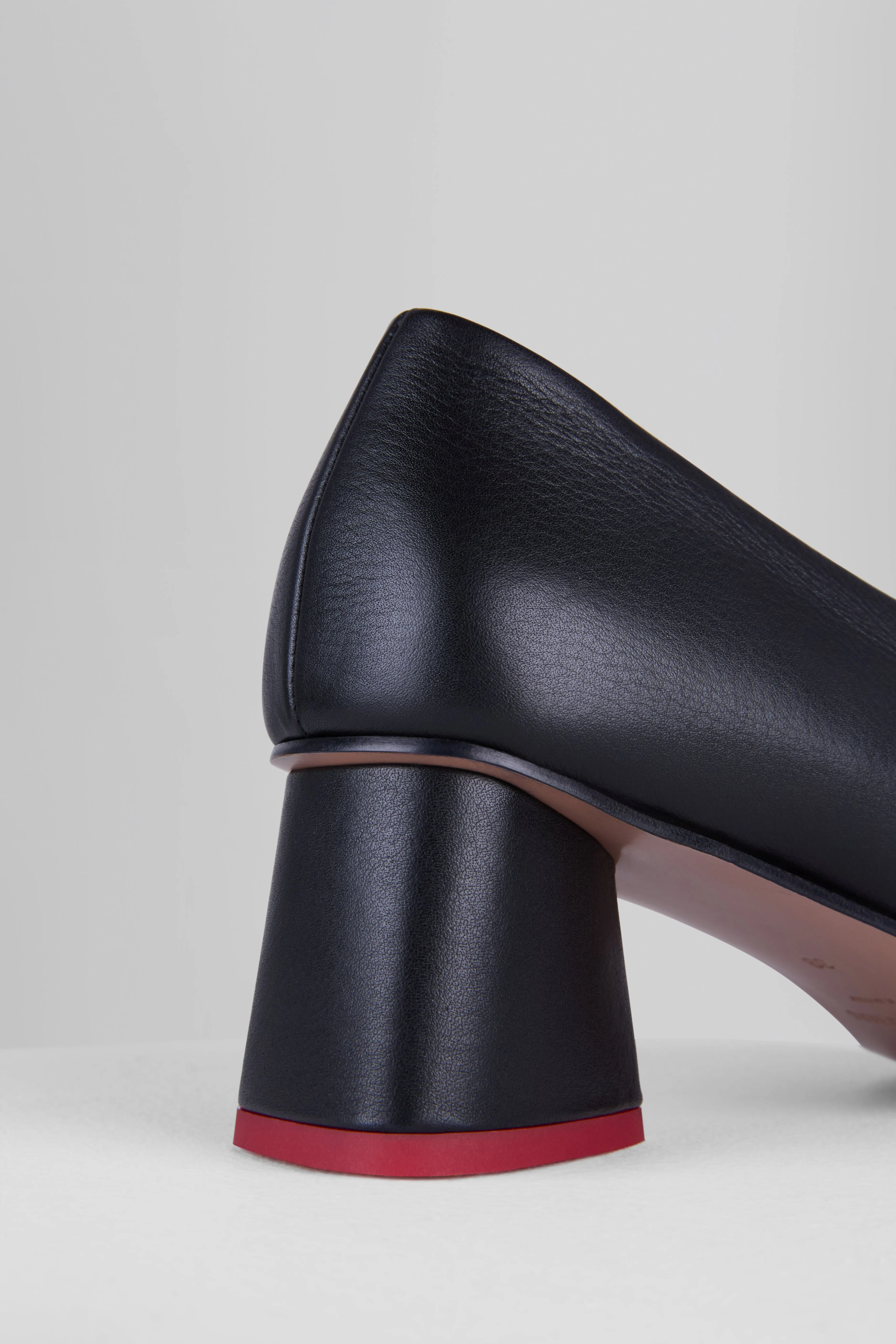 Spacco Pumps in Nero