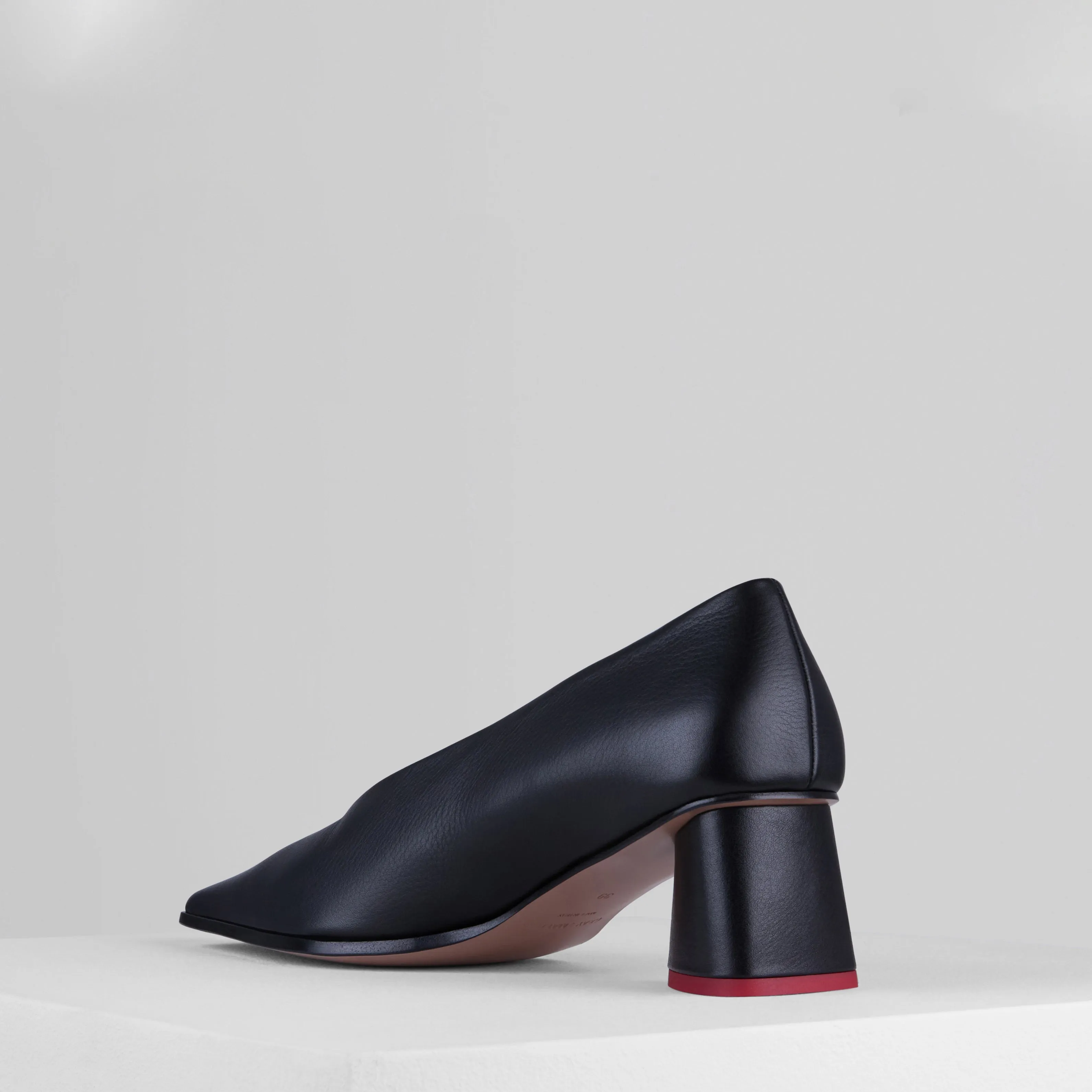 Spacco Pumps in Nero