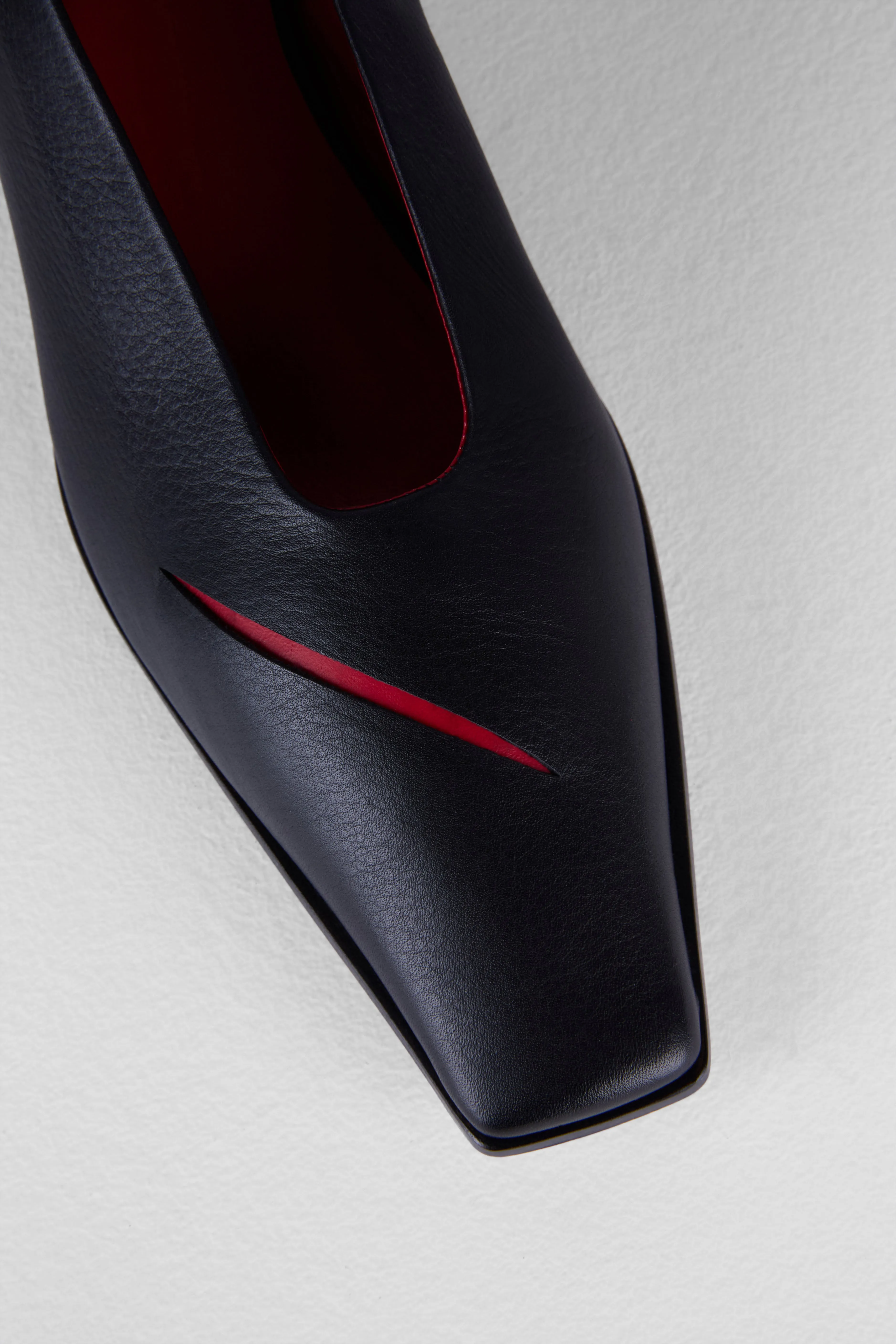 Spacco Pumps in Nero