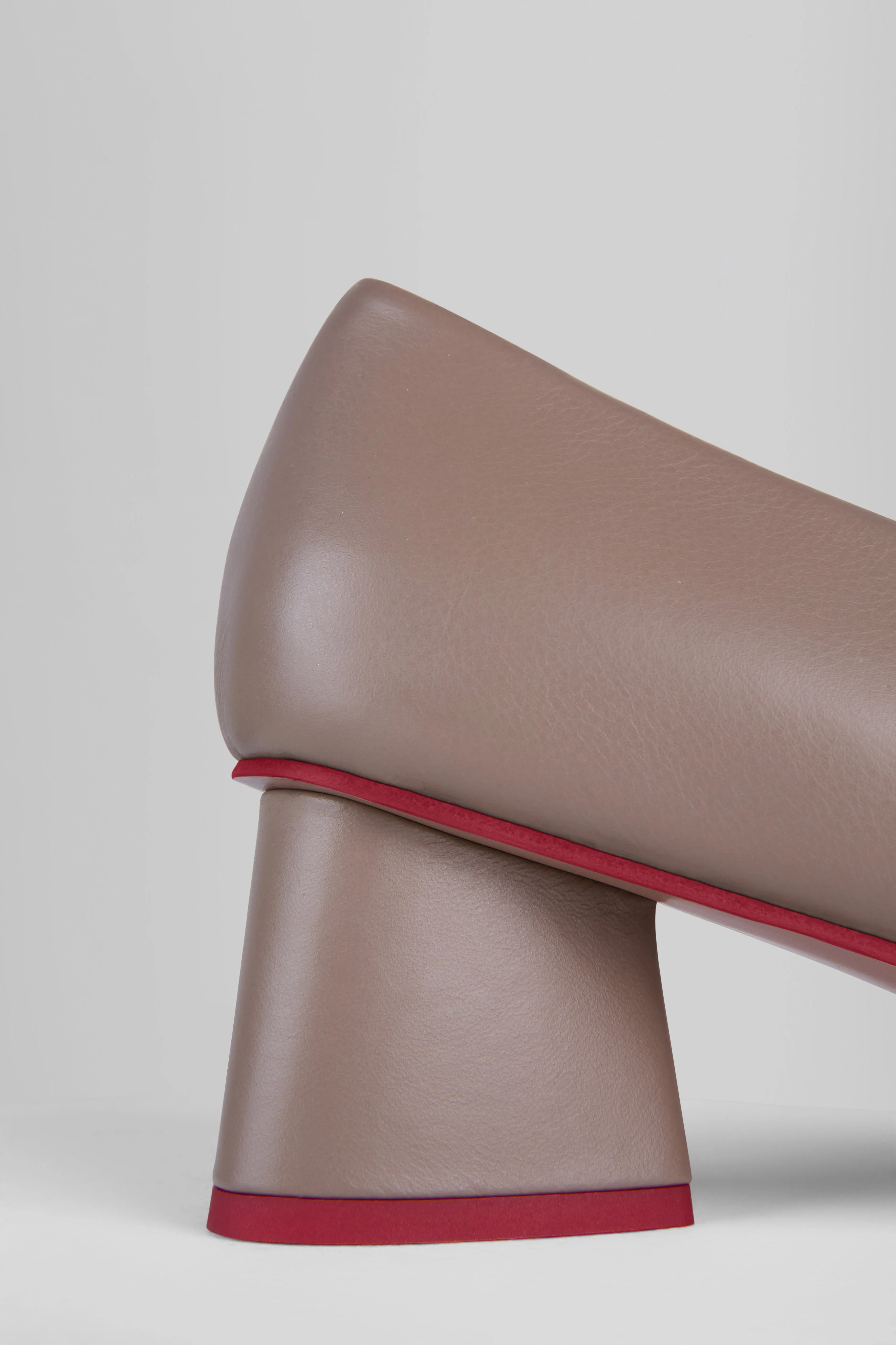 Spacco Pumps in Taupe
