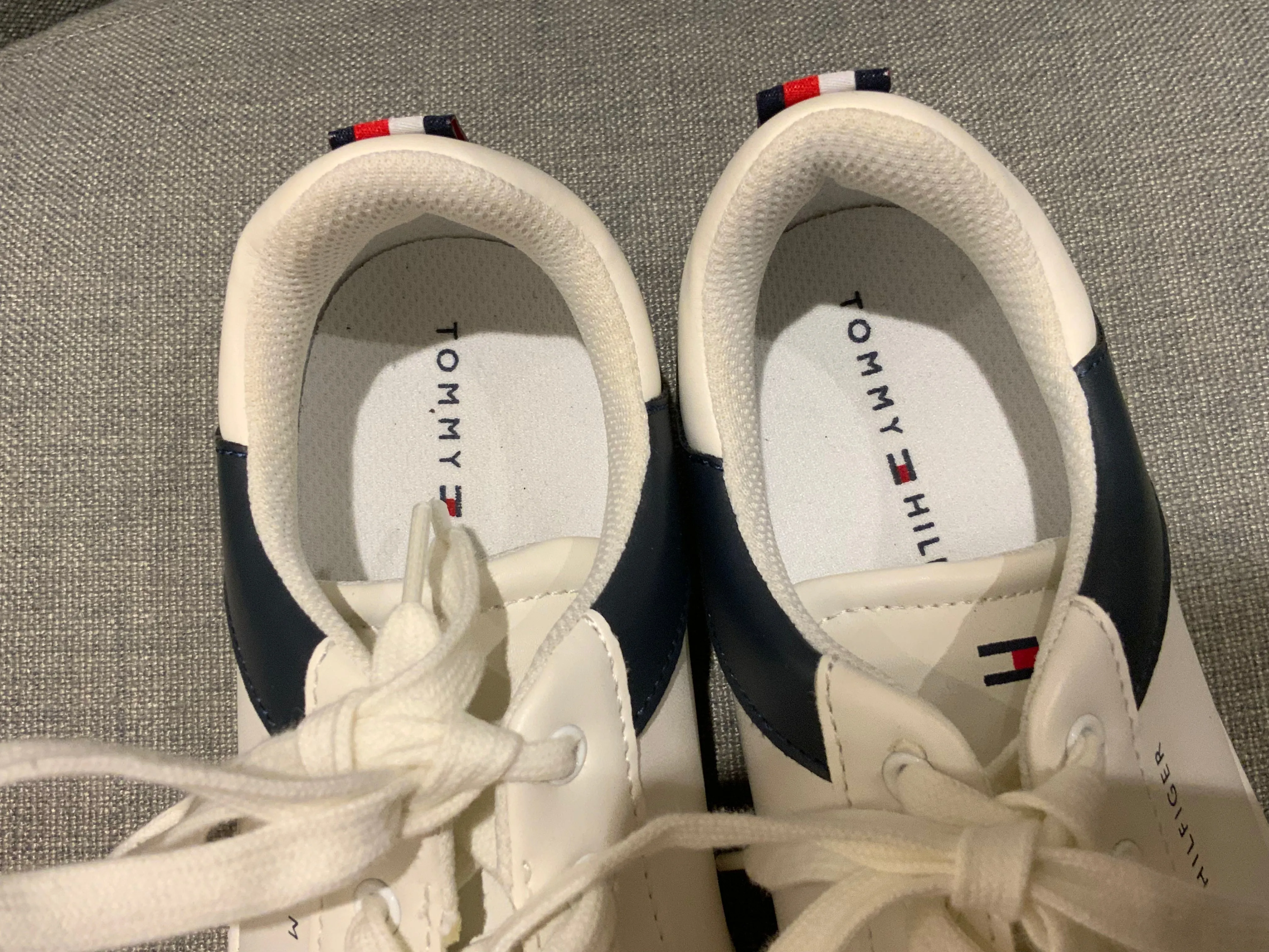 Woman's Sneakers & Athletic Shoes Tommy Hilfiger Laguna Trainers Size 35 UK 2 ladies