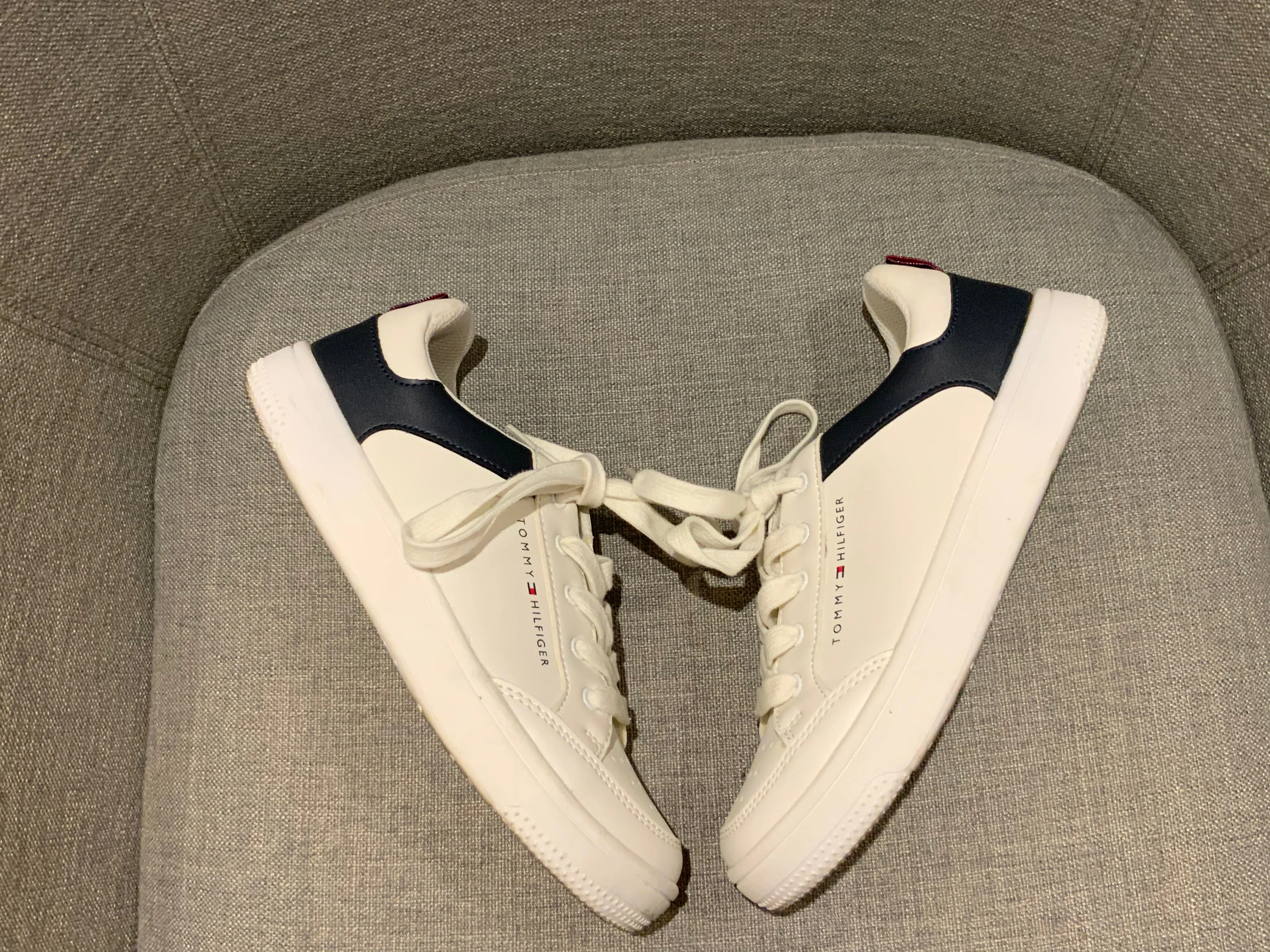 Woman's Sneakers & Athletic Shoes Tommy Hilfiger Laguna Trainers Size 35 UK 2 ladies
