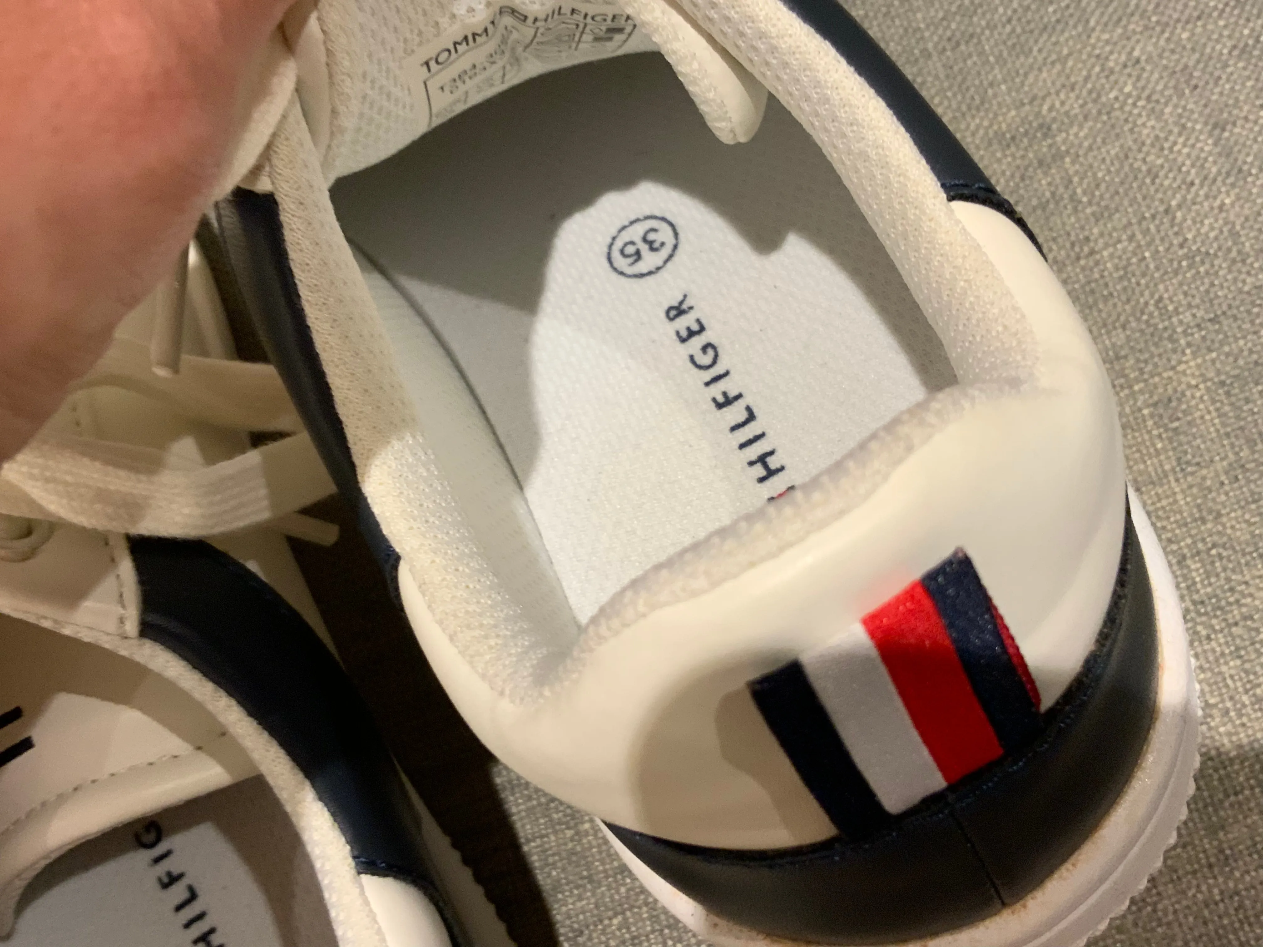 Woman's Sneakers & Athletic Shoes Tommy Hilfiger Laguna Trainers Size 35 UK 2 ladies