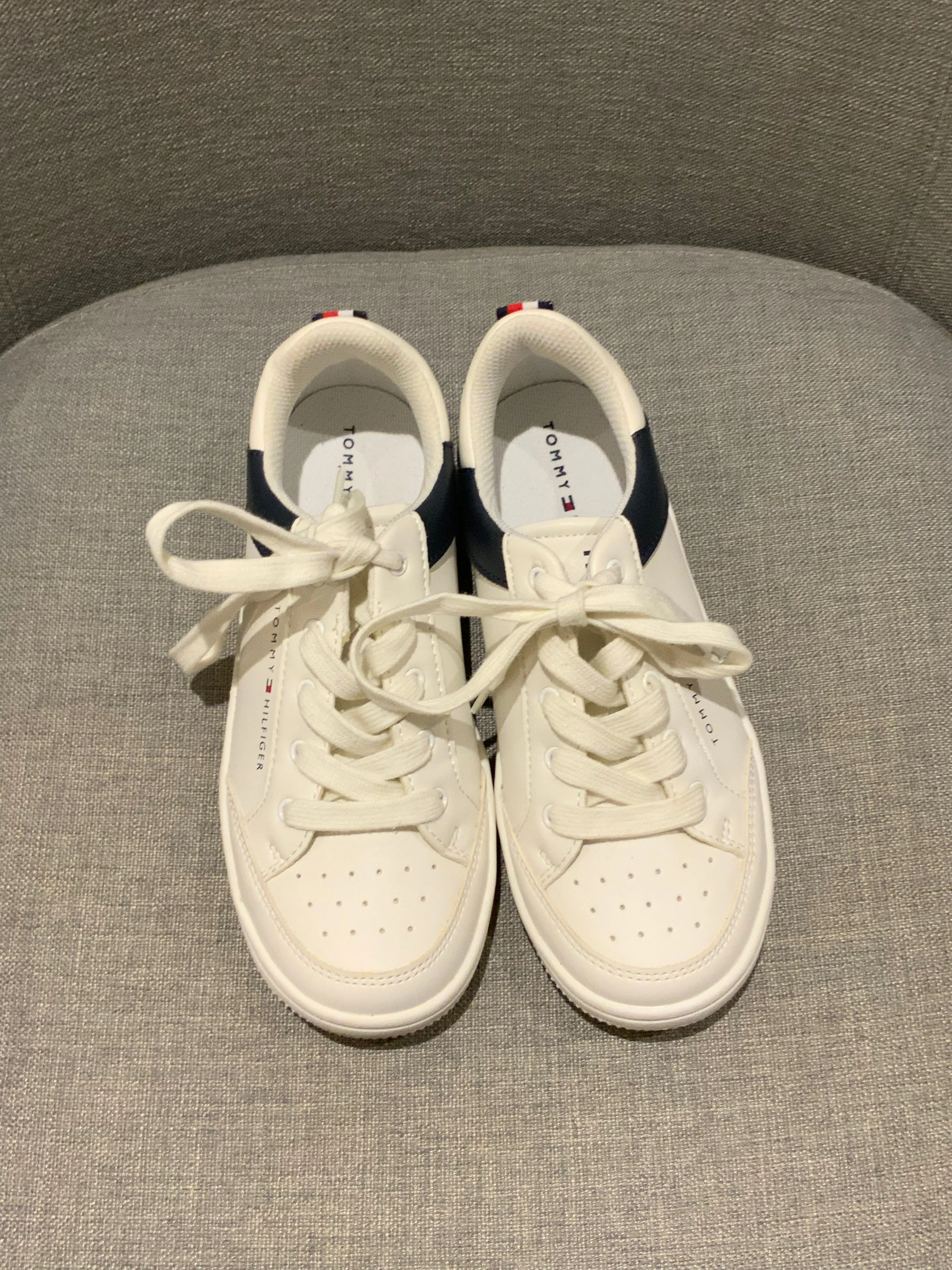 Woman's Sneakers & Athletic Shoes Tommy Hilfiger Laguna Trainers Size 35 UK 2 ladies